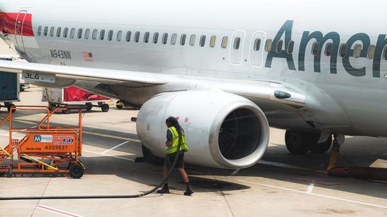 Houston Raises Minimum Wage for 35,000 Airport Workers, Strengthening Jobs at City Airports (Featured)